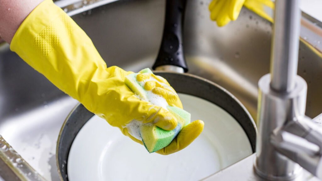 O truque da esponja usada que está viralizando entre donas de casa