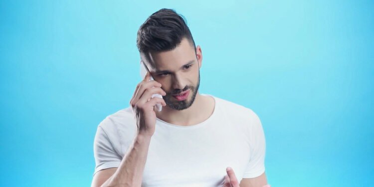 O que significa quando uma pessoa sempre fala sozinha, segundo a psicologia