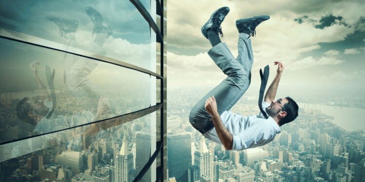 Sonhar que está caindo // Créditos: depositphotos.com / alphaspirit