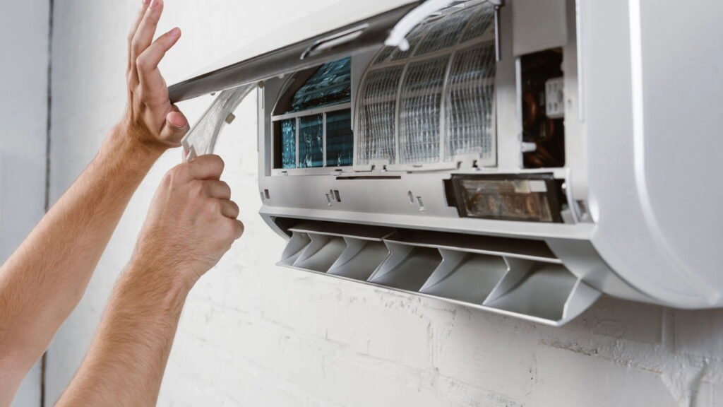 Como lavar filtro de ar-condicionado residencial para melhorar a qualidade do ar
