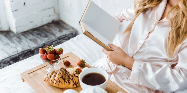 Final de semana em casa - Créditos: depositphotos.com / IgorVetushko