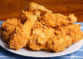 Esse truque deixa o frango frito mais suculento por dentro e crocante por fora