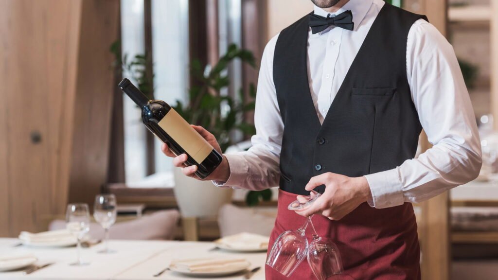 O que significa quando alguém diz “obrigado” ao garçom toda vez, segundo a psicologia