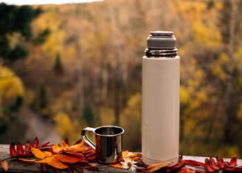 Você está limpando sua Garrafa Térmica do jeito certo? Veja como fazer sem estragar o material!