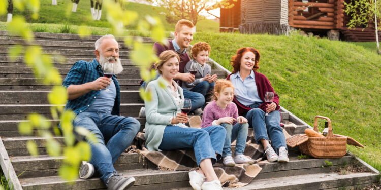 5 serviços que pessoas mais velhas ainda pagam mas a nova geração usa de graça