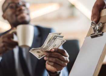 O que a psicologia diz sobre quem nunca deixa gorjetas