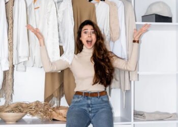 O que significa guardar roupas velhas que você não usa mais, segundo a psicologia