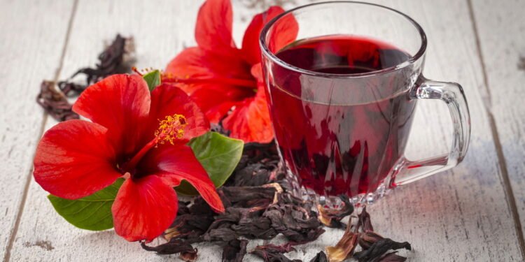O que acontece quando com seu corpo depois que você toma chá de hibisco?