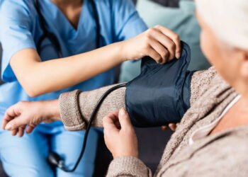 O hábito mais perigoso para quem tem pressão alta segundo cardiologistas