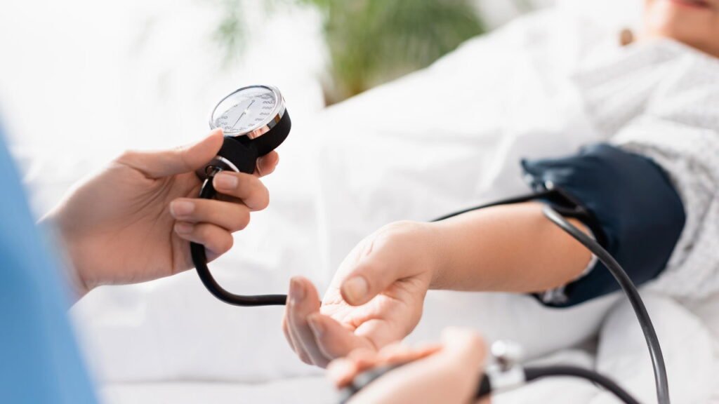 O hábito mais perigoso para quem tem pressão alta segundo cardiologistas