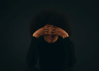 As frases mais usadas que revelam insegurança segundo psicólogos