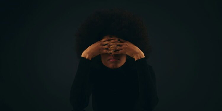 As frases mais usadas que revelam insegurança segundo psicólogos