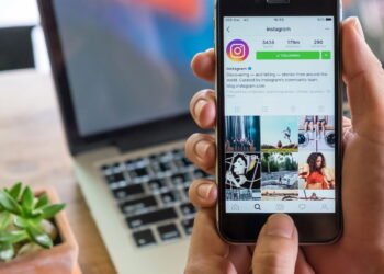 O que significa quando uma pessoa posta tudo nas redes sociais, de acordo com a psicologia?