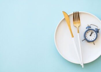 O impacto do jejum intermitente na energia e no emagrecimento