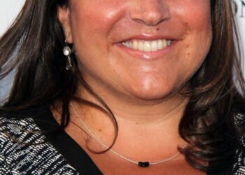 Entenda a doença fatal da ‘Supernanny’, que a obriga a carregar uma injeção de adrenalina