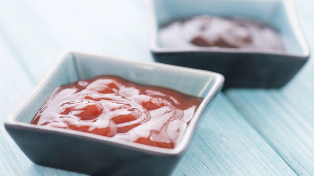 Para que serve o copinho de papel para ketchup nas embalagens de comida chinesa