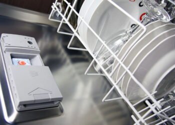 Este utensílio de cozinha nunca deve ser lavado na máquina de lavar louça