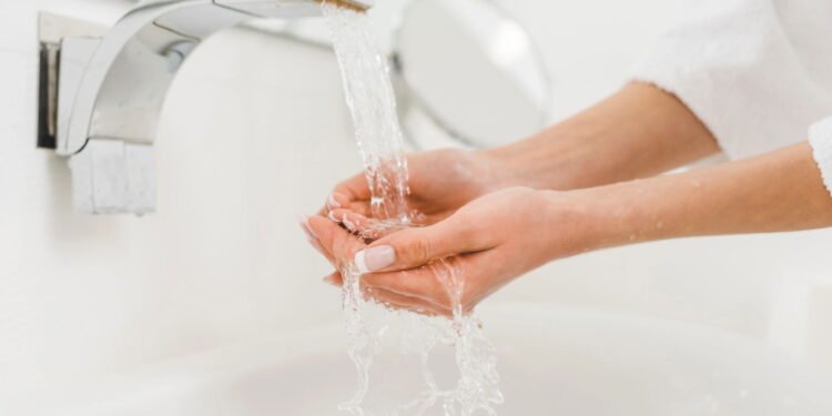 Esse gesto ao chegar em casa pode transformar sua energia sem que você perceba