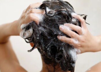 O segredo que viralizou para acabar com o ressecamento do cabelo já na primeira aplicação