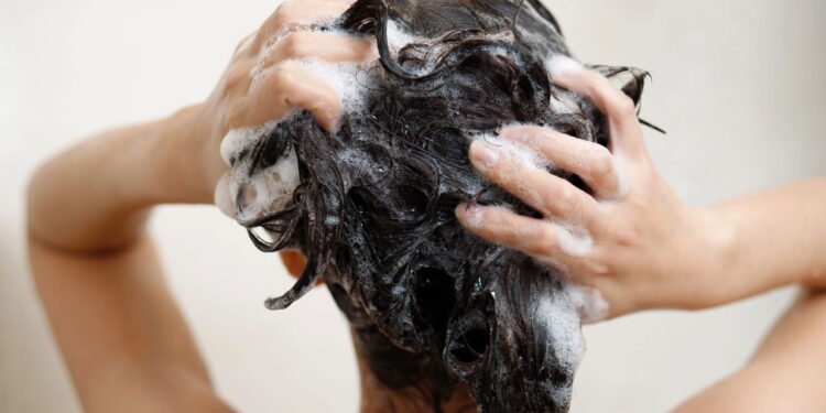 O segredo que viralizou para acabar com o ressecamento do cabelo já na primeira aplicação