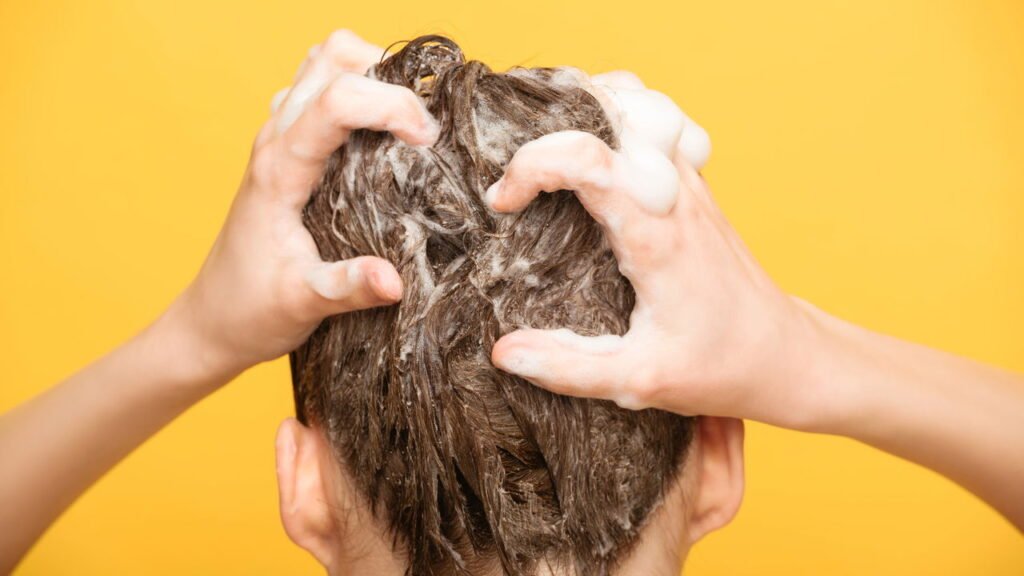 O segredo que viralizou para acabar com o ressecamento do cabelo já na primeira aplicação