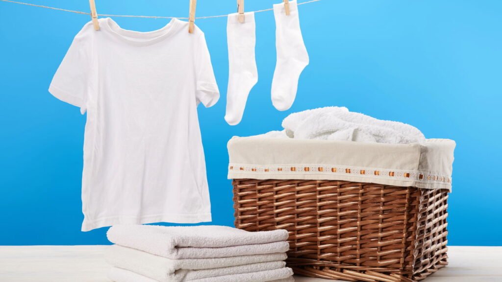 O guia mais prático para eliminar manchas de camisetas brancas