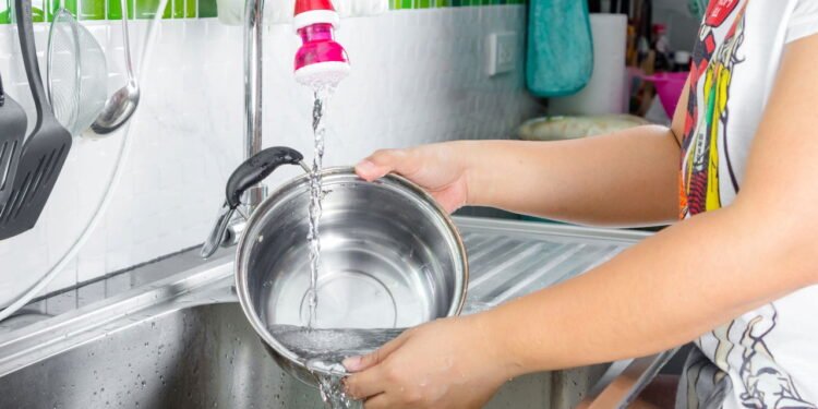 Como lavar inox sem riscar e manter o brilho impecável por muito mais tempo