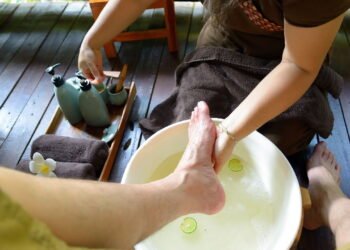 Esse método caseiro faz os pés cansados voltarem a ficar macios em minutos