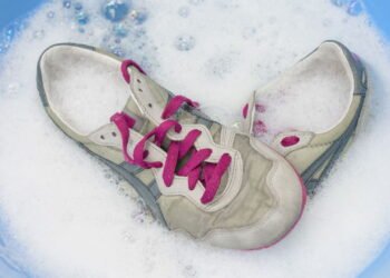 5 práticas para evitar mau cheiro nos tênis durante o verão