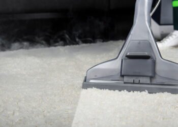 3 truques práticos para limpar carpete fácil sem usar aspirador