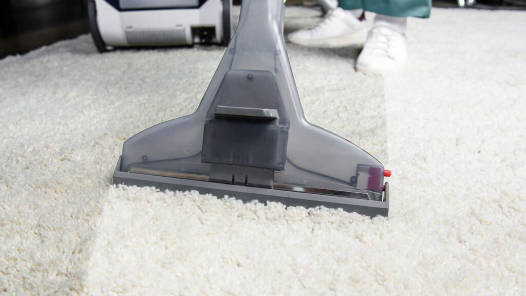 3 truques práticos para limpar carpete fácil sem usar aspirador
