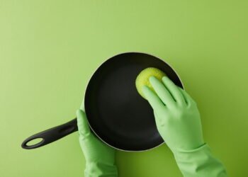 O truque mais eficiente para tirar gordura incrustada das panelas