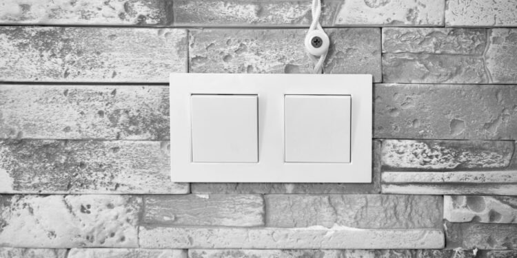 O maior segredo para limpar tomadas elétricas de forma segura segundo eletricistas