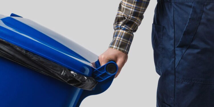 O que significa quando somente uma pessoa do casal leva o lixo para fora, segundo a psicologia