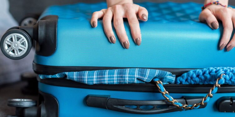 Esse hábito comum no aeroporto expõe você a golpes, de acordo com um manipulador de bagagem