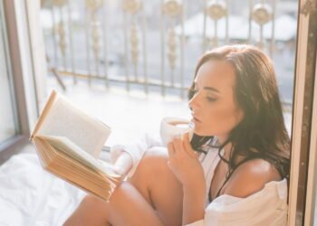 Pequenos hábitos matinais que aceleram a queima de gordura