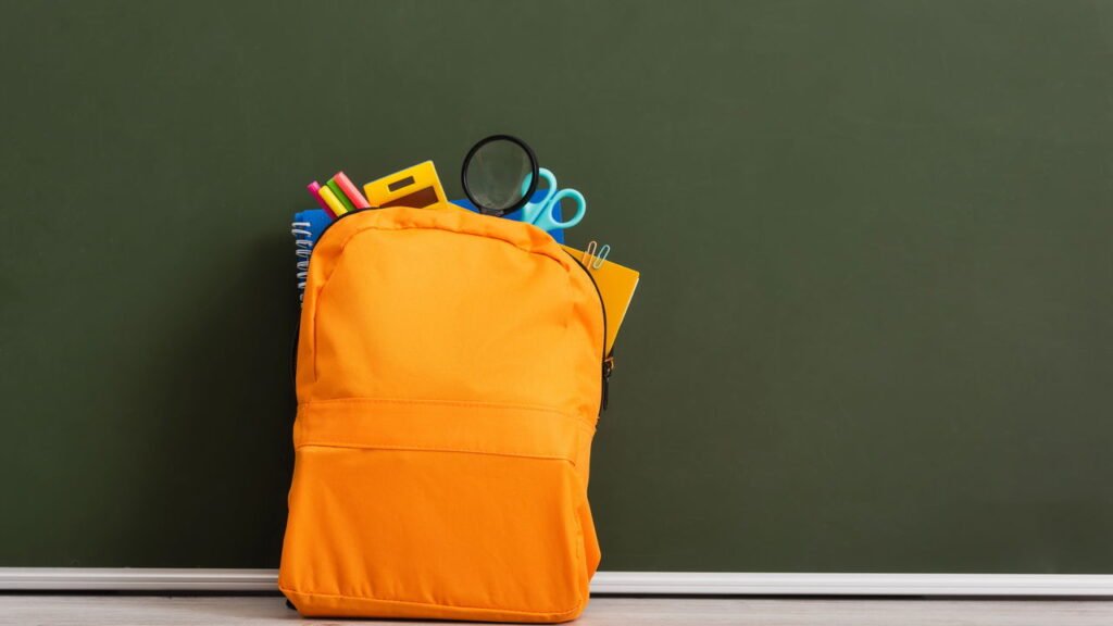 Como lavar mochila escolar e remover manchas sem estragar o tecido