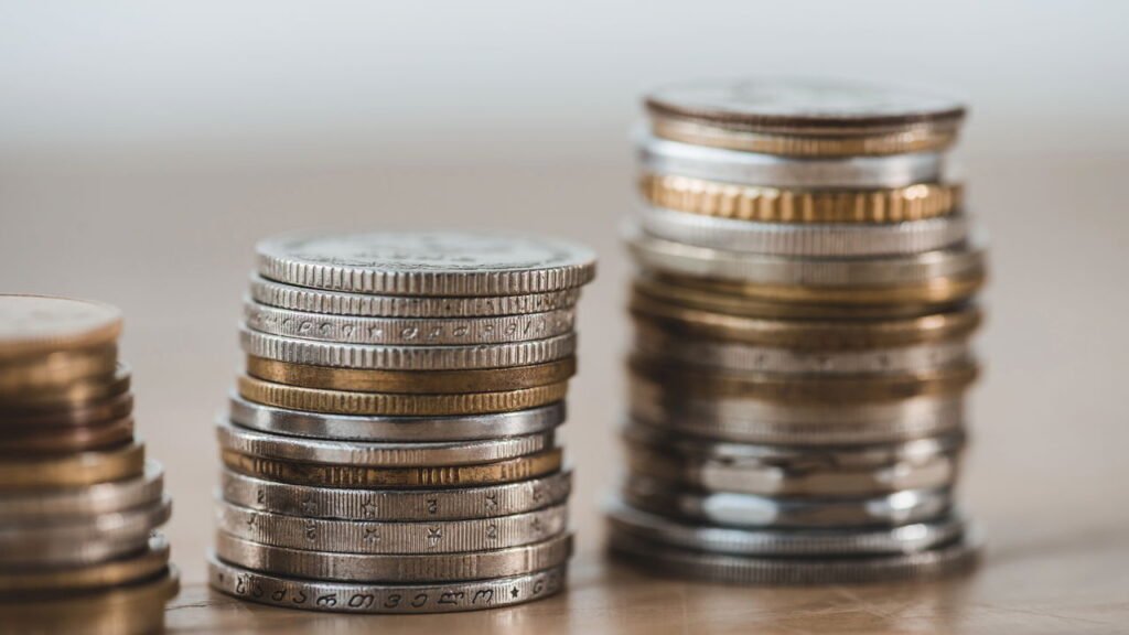 Para que serve os cantos serrilhados das moedas e qual sua importância