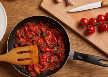 O segredo mais usado por chefs para tirar a acidez do molho de tomate