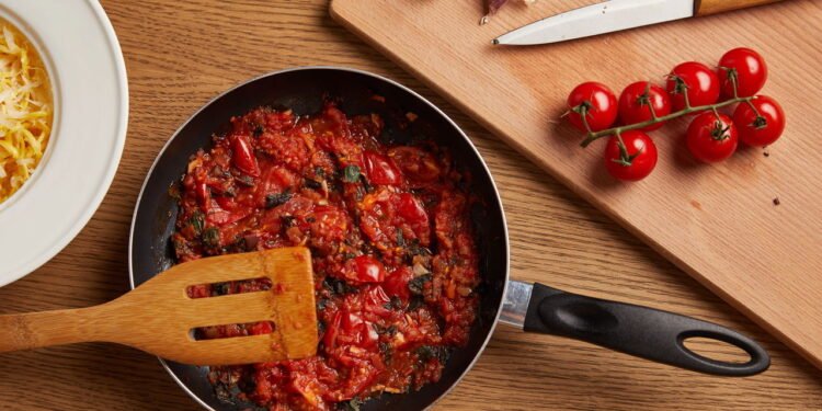 O segredo mais usado por chefs para tirar a acidez do molho de tomate