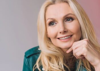 Você sente peso no rosto e nem sabe o motivo, isso pode estar te afetando mais do que imagina