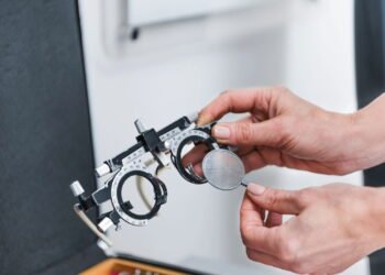 O maior erro ao usar lentes de contato e como evitar complicações sérias