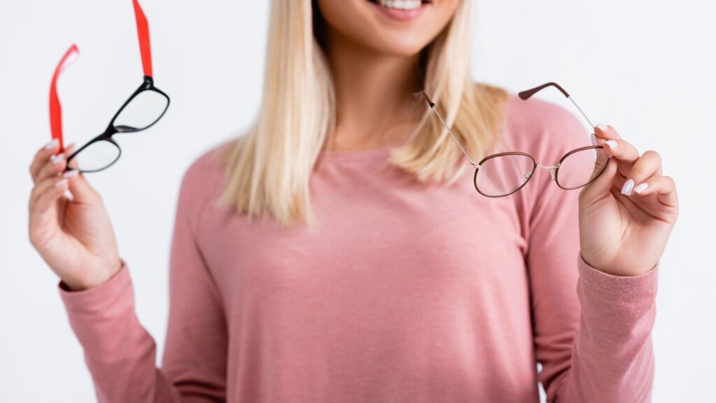 O maior erro ao usar lentes de contato e como evitar complicações sérias