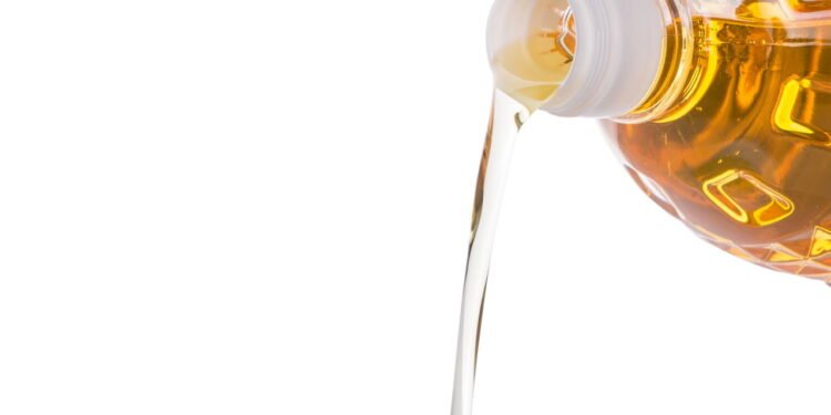 Você já percebeu esse detalhe na garrafa de óleo? Pode evitar grandes problemas