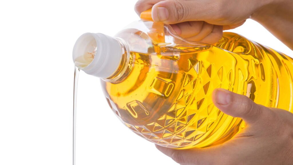 Você já percebeu esse detalhe na garrafa de óleo? Pode evitar grandes problemas