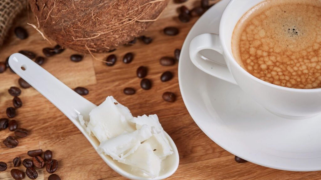 O que acontece quando você mistura óleo de coco e café?