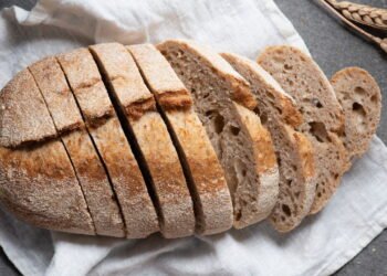 O melhor jeito de congelar pão sem perder a crocância nem o sabor