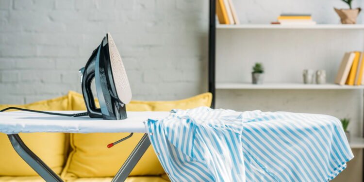 Erros ao passar roupa que podem estragar suas peças favoritas