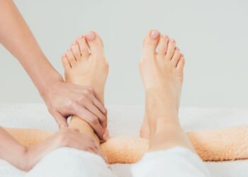 O que pode acontecer com o seu bem-estar se fizer isso nos seus pés?