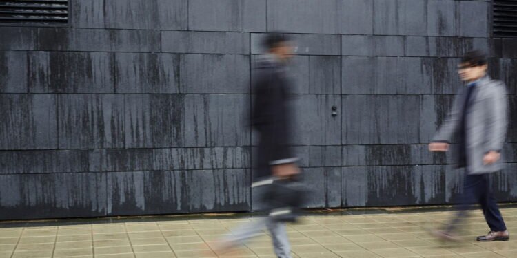 O que significa quando uma pessoa anda sempre muito rápido, segundo a psicologia